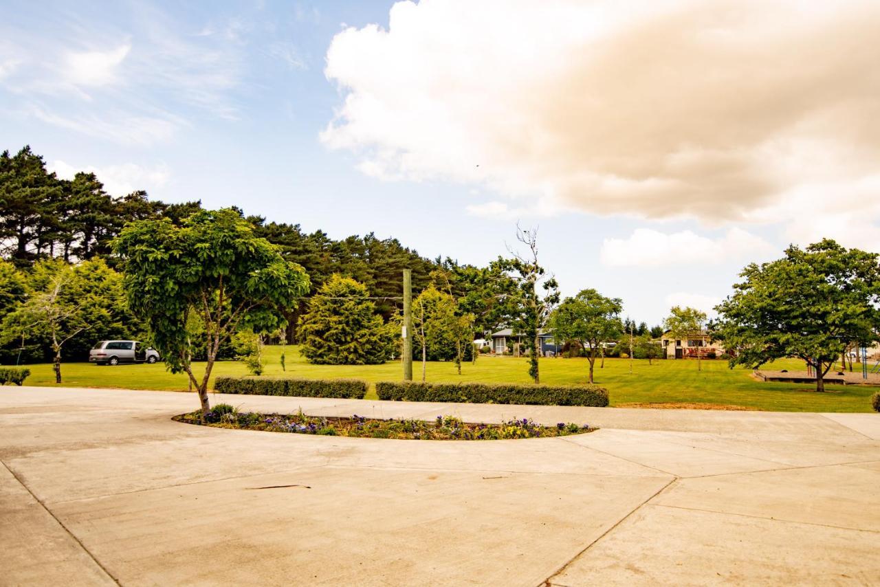 Beach Road Holiday Park Otatara ภายนอก รูปภาพ
