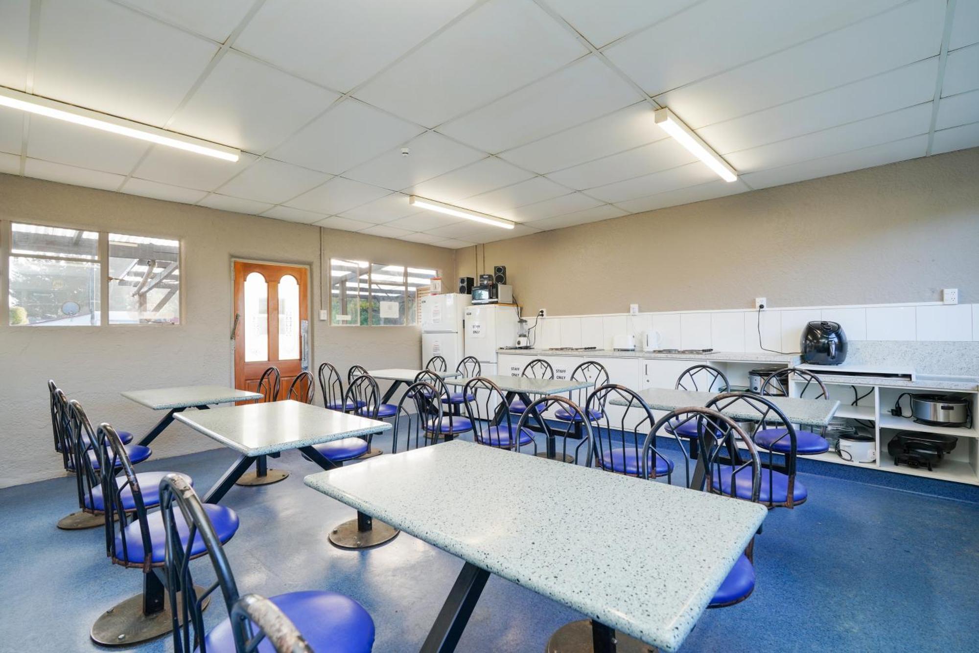 Beach Road Holiday Park Otatara ภายนอก รูปภาพ